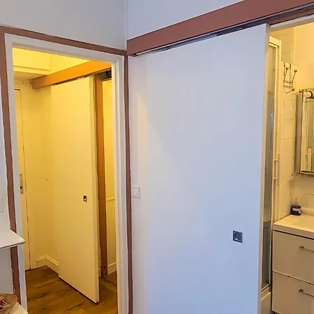 Cozy With A View Of The Eiffel Tower *